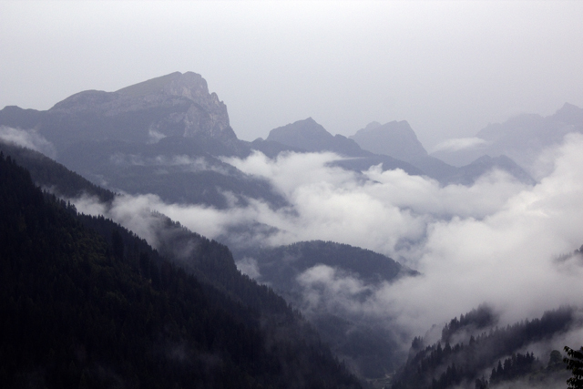 2011-08-15_07-58-06 cadore.jpg - Regenwolken ber dem Cadore